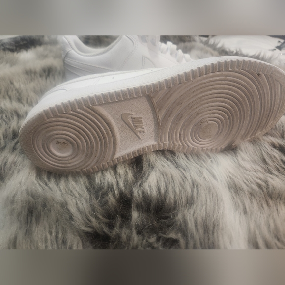 Nike sneakers - Picture 3 of 7